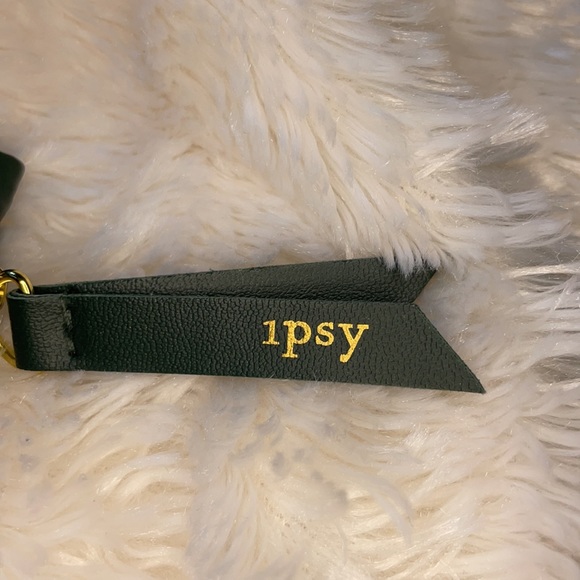 Ipsy Green Textured Makeup Bag - Picture 3 of 4